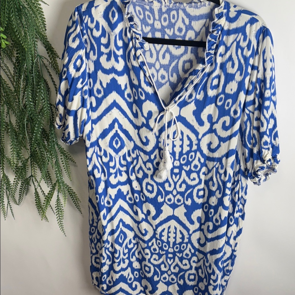 Cupshe Blue and White Patterned Tunic Top